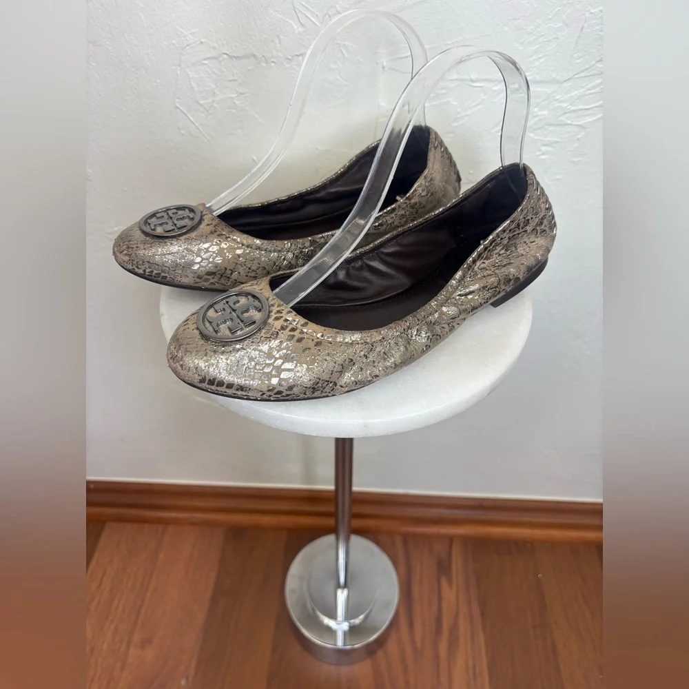 TORY BURCH Minnie Reva Flat Metallic Silver Heidi Ballet Logo‎ Leather Shoe 8.5